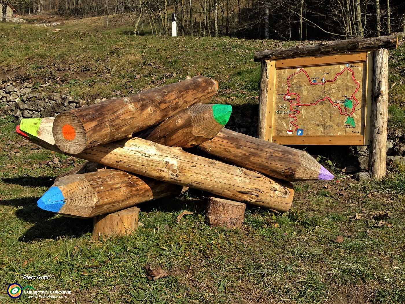 16 Matite colorate per disegnare ...mappe su legno.JPG